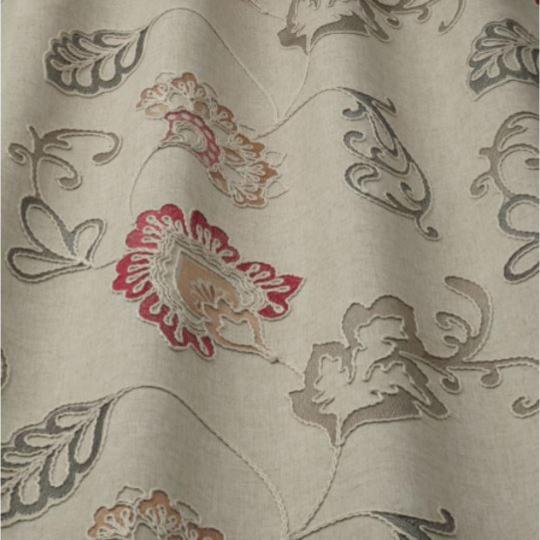 vydiecke kuria vzorovane kvitnuce tkane latka textil zavesy doplnky vankus dekorativny vankus country luxus klasika elegantna cervena.jpg